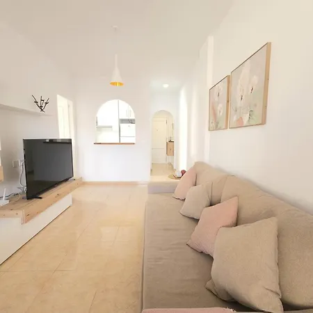 Con Piscina, Parque Naciones, * Τορεβιέχα